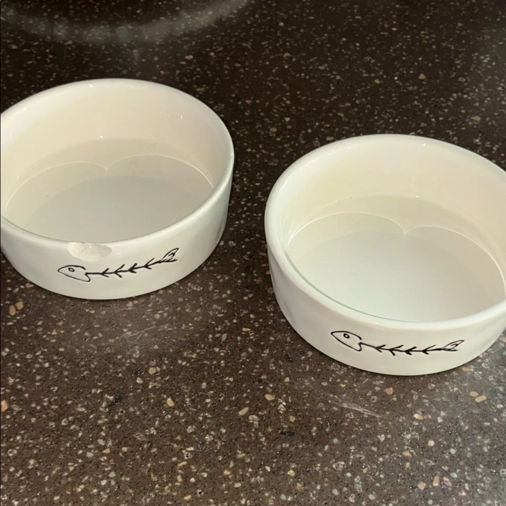White Ceramic Pet Bowls with Fishbone Design🐾🐾